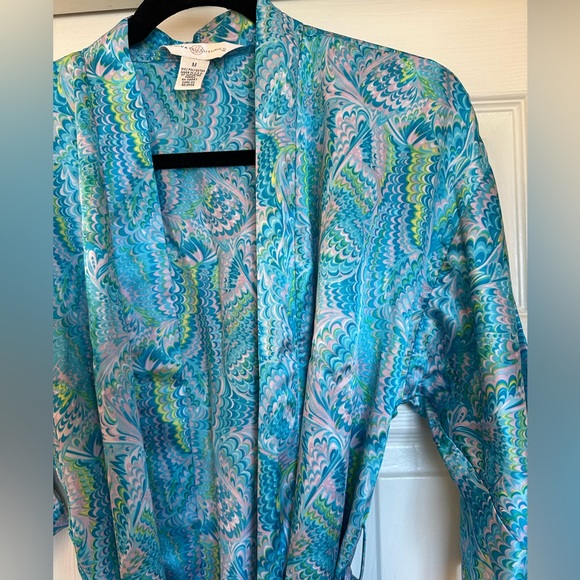 Unworn Patterned Lightweight Robe - Picture 3 of 4